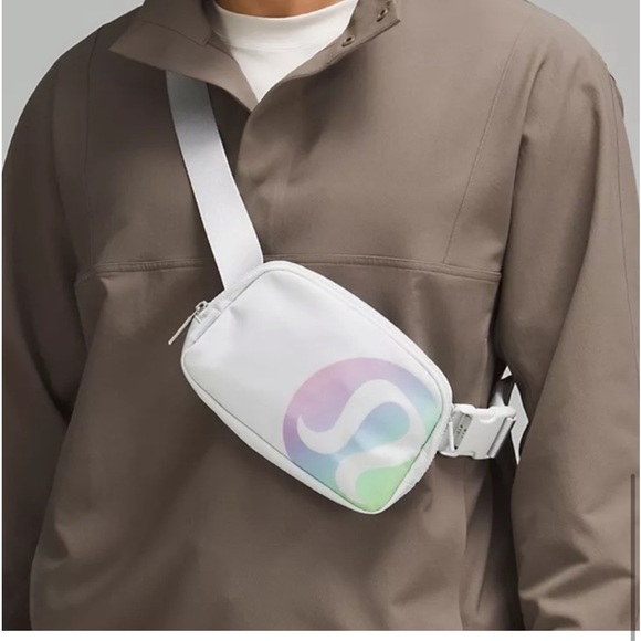 Lululemon | everywhere belt bag| sold out vapor/ Persian violet, NWOT - Picture 6 of 13